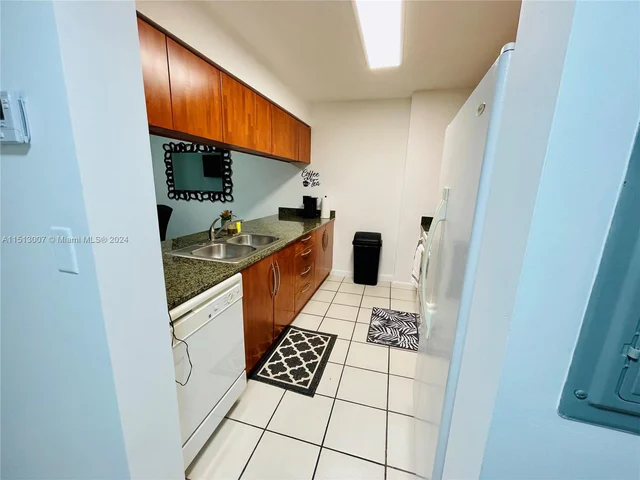 1200 Brickell Bay Dr # 2404, Miami FL 33131