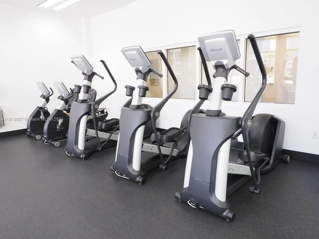 1200 Brickell Bay Dr # 2404, Miami FL 33131