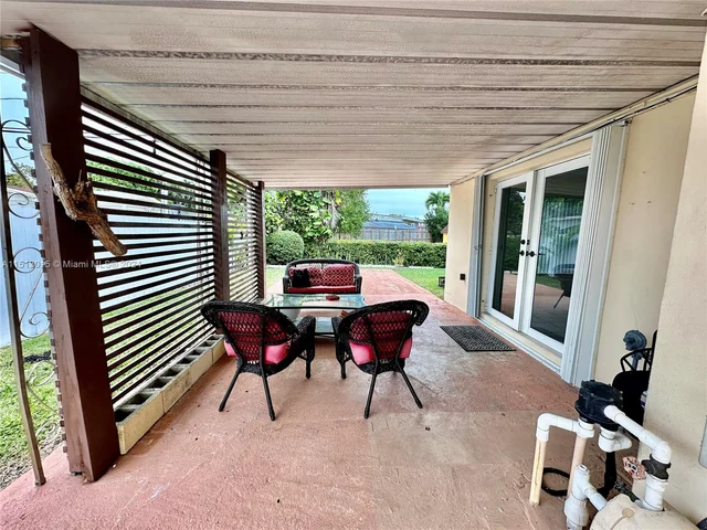 2911 SW 97th Ave, Miami FL 33165