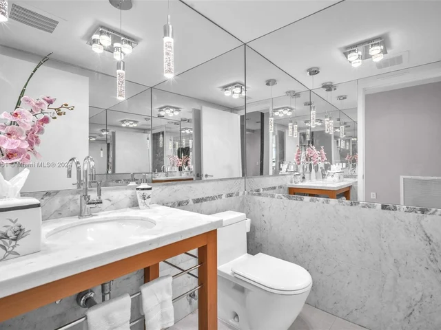 6101 Aqua Ave # 501, Miami Beach FL 33141