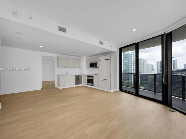 45 SW 9th St # 2101, Miami FL 33130