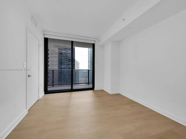 45 SW 9th St # 2101, Miami FL 33130