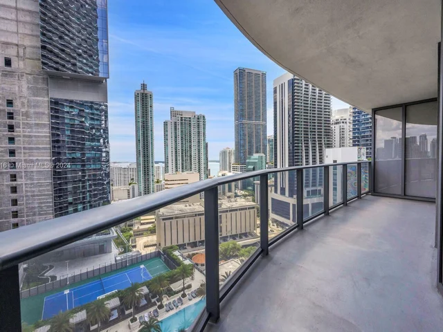 45 SW 9th St # 2101, Miami FL 33130