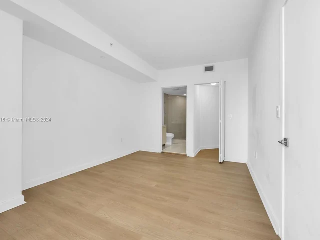 45 SW 9th St # 2101, Miami FL 33130