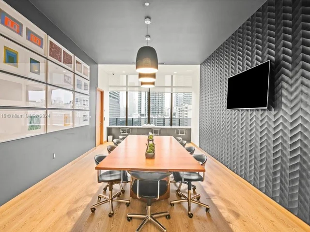 45 SW 9th St # 2101, Miami FL 33130