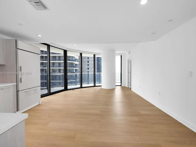 45 SW 9th St # 2101, Miami FL 33130