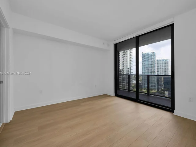 45 SW 9th St # 2101, Miami FL 33130