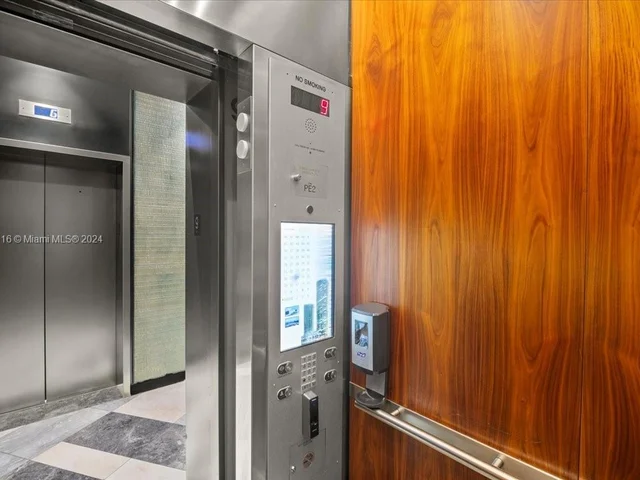 45 SW 9th St # 2101, Miami FL 33130