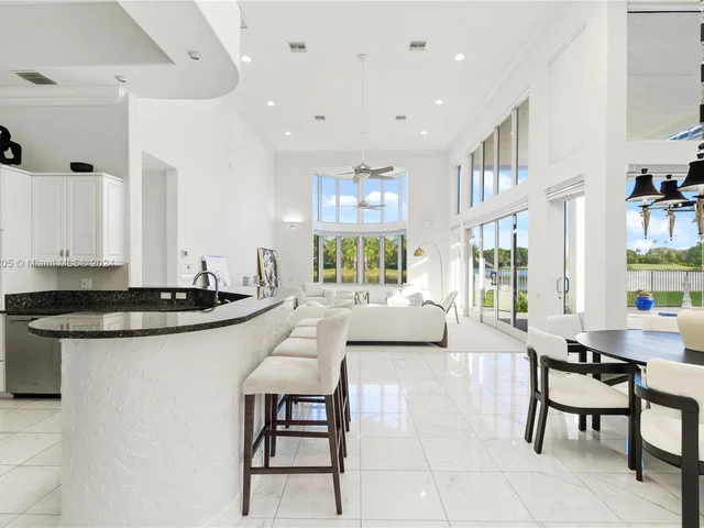 2939 Paddock Ln, Weston FL 33331