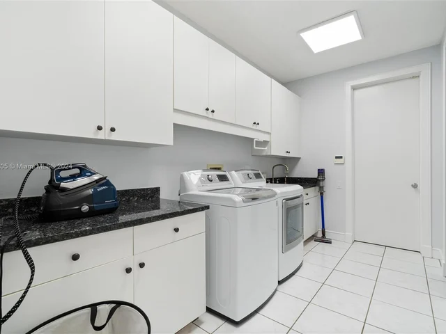 2939 Paddock Ln, Weston FL 33331