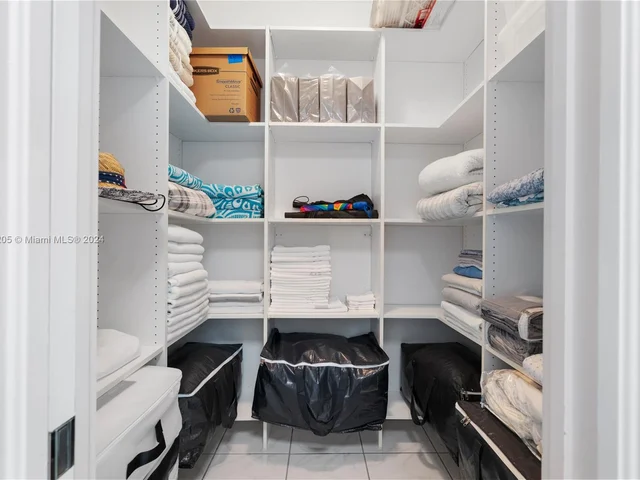 2939 Paddock Ln, Weston FL 33331