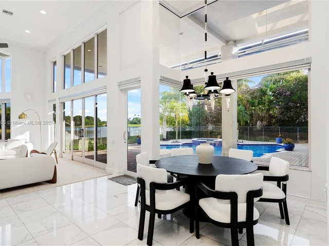 2939 Paddock Ln, Weston FL 33331