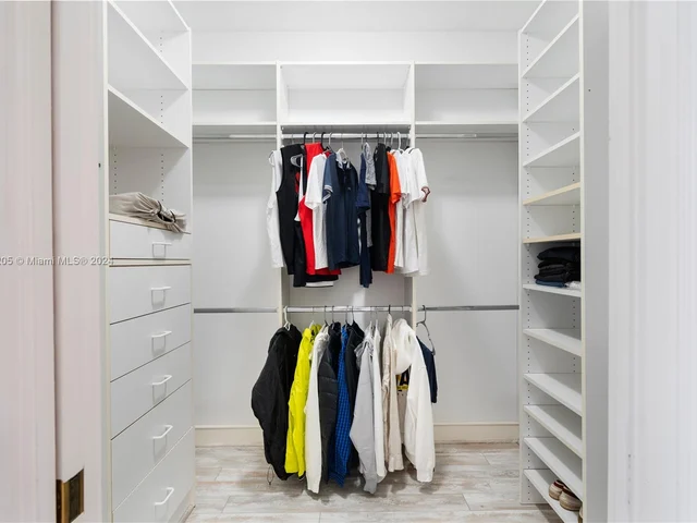 2939 Paddock Ln, Weston FL 33331