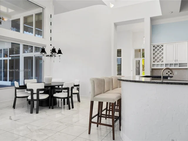 2939 Paddock Ln, Weston FL 33331