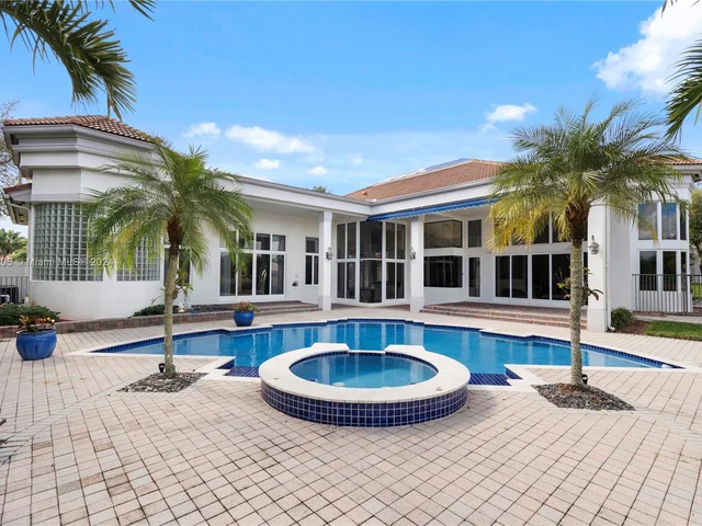 2939 Paddock Ln, Weston FL 33331