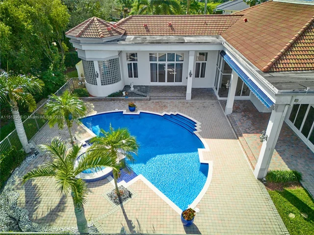 2939 Paddock Ln, Weston FL 33331