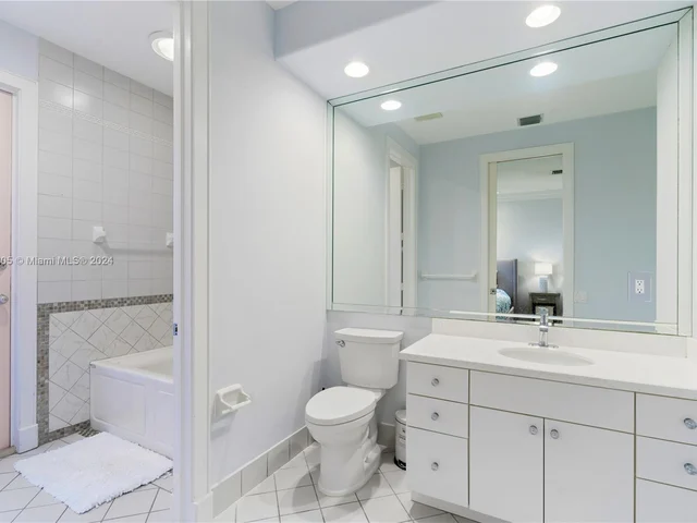 2939 Paddock Ln, Weston FL 33331