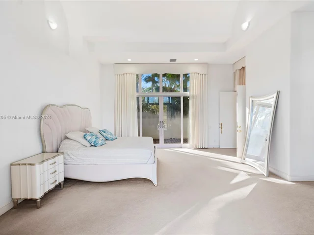 2939 Paddock Ln, Weston FL 33331