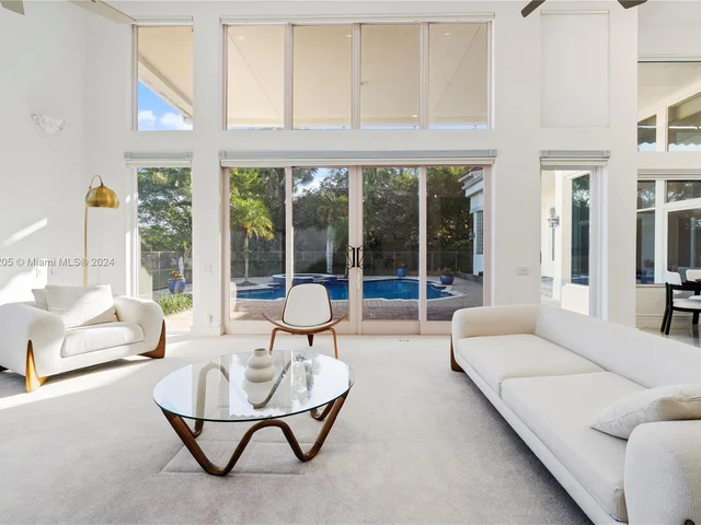 2939 Paddock Ln, Weston FL 33331