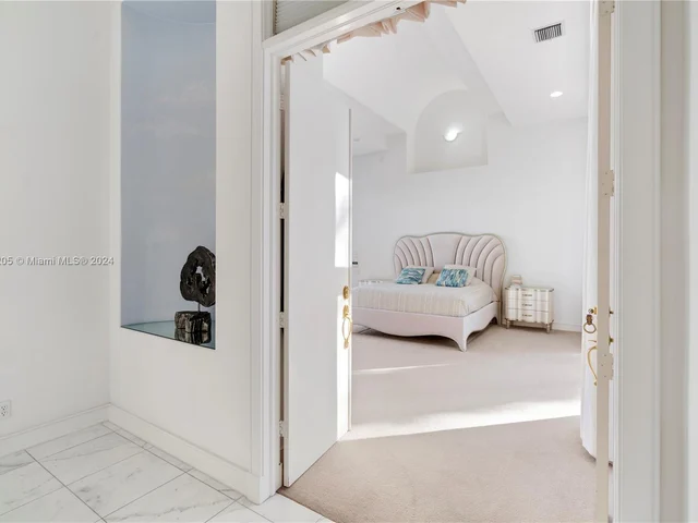 2939 Paddock Ln, Weston FL 33331