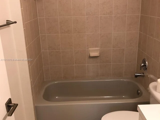 230 SE 29th Ave # 6, Homestead FL 33033