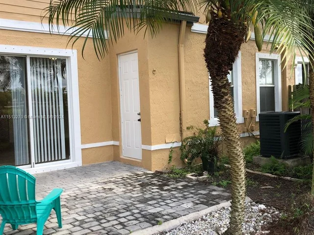 230 SE 29th Ave # 6, Homestead FL 33033