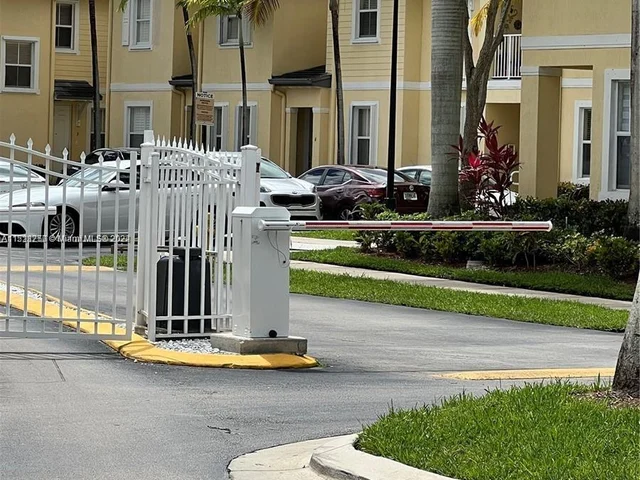 230 SE 29th Ave # 6, Homestead FL 33033