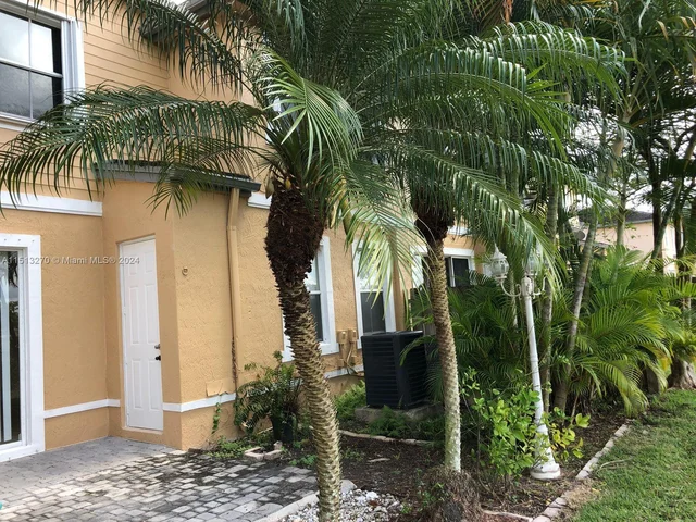 230 SE 29th Ave # 6, Homestead FL 33033