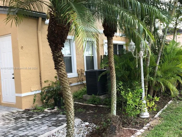 230 SE 29th Ave # 6, Homestead FL 33033