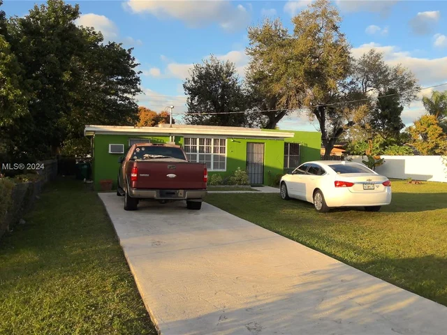 2437 NW 98th St, Miami FL 33147