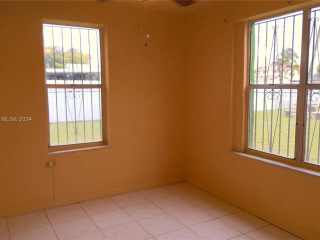 2437 NW 98th St, Miami FL 33147