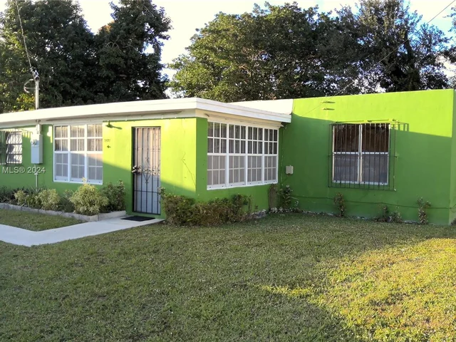 2437 NW 98th St, Miami FL 33147
