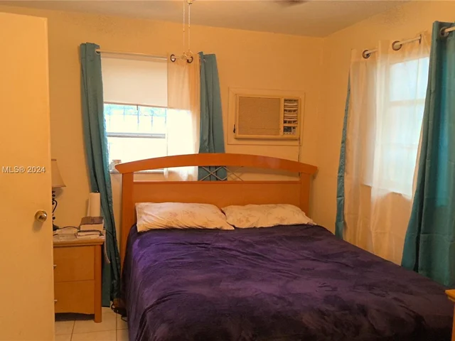 2437 NW 98th St, Miami FL 33147