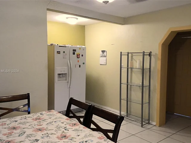 2437 NW 98th St, Miami FL 33147