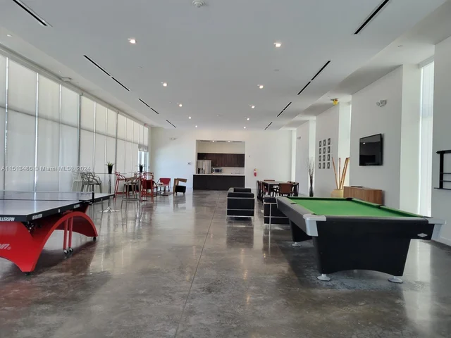 15051 Royal Oaks Ln # 1404, North Miami FL 33181