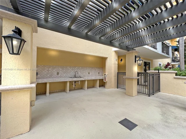 8390 SW 72nd Ave # 110, Miami FL 33143