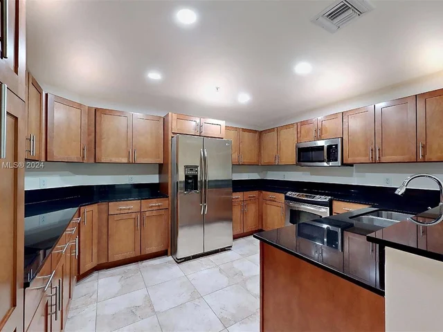 8390 SW 72nd Ave # 110, Miami FL 33143