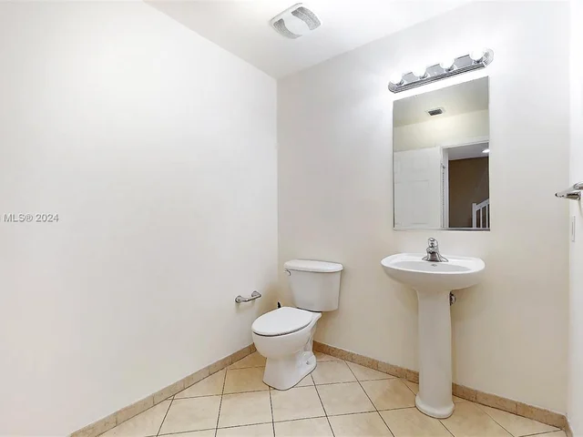 8390 SW 72nd Ave # 110, Miami FL 33143