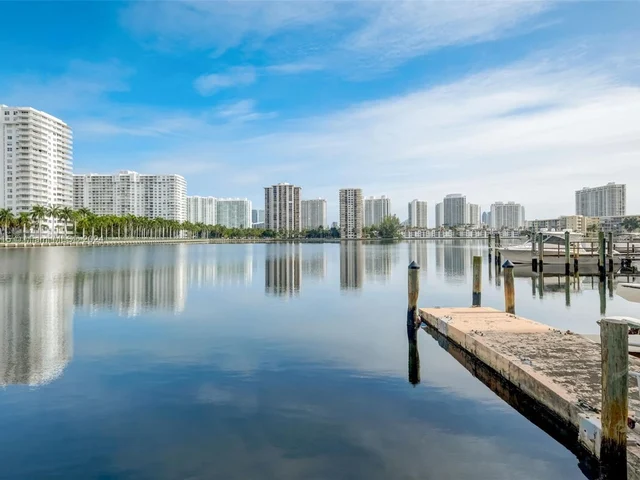 2750 NE 183rd St # 304, Aventura FL 33160