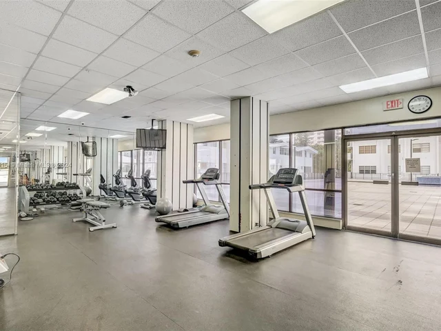 2750 NE 183rd St # 304, Aventura FL 33160