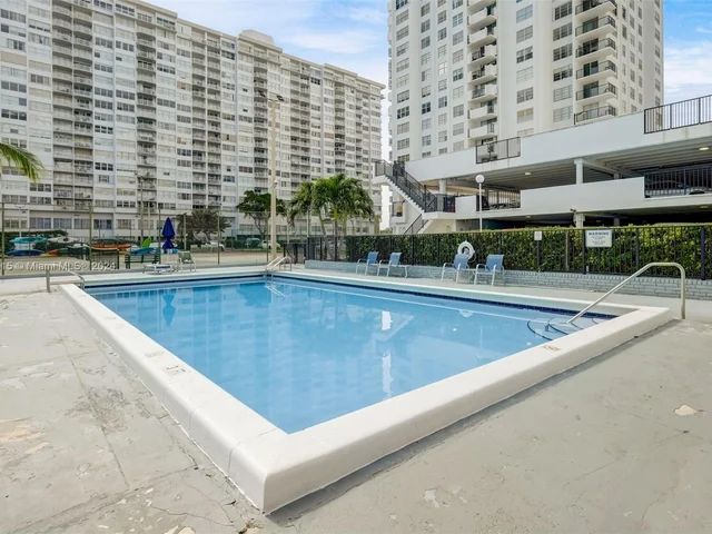2750 NE 183rd St # 304, Aventura FL 33160