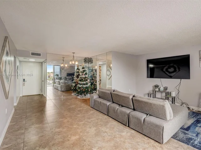 2750 NE 183rd St # 304, Aventura FL 33160