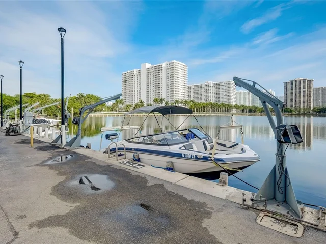 2750 NE 183rd St # 304, Aventura FL 33160