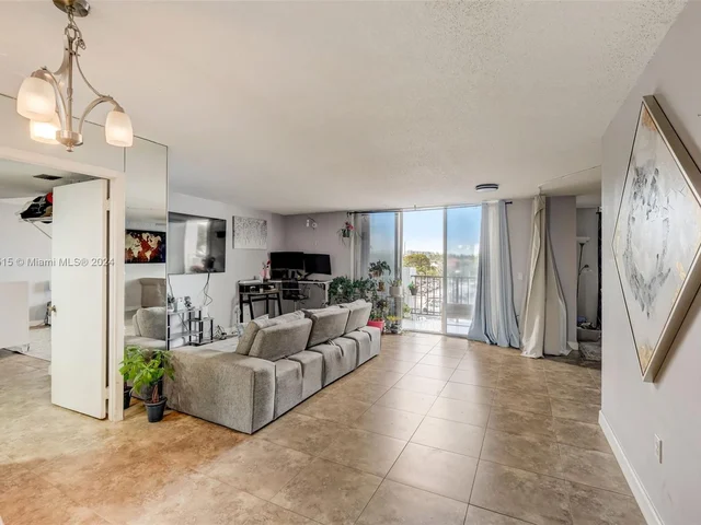 2750 NE 183rd St # 304, Aventura FL 33160