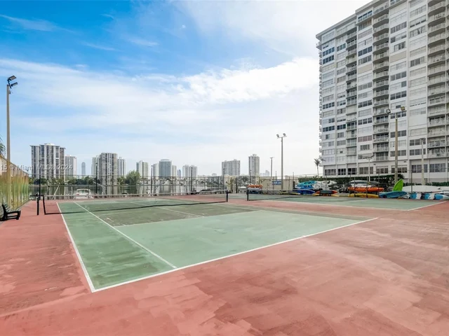 2750 NE 183rd St # 304, Aventura FL 33160