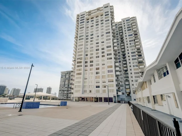 2750 NE 183rd St # 304, Aventura FL 33160