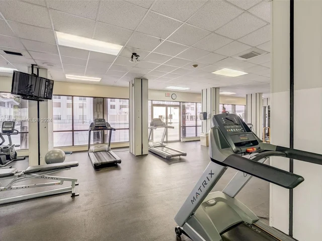 2750 NE 183rd St # 304, Aventura FL 33160