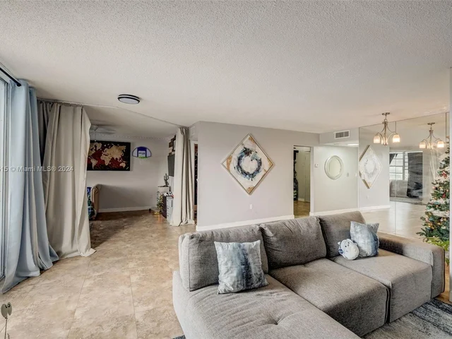 2750 NE 183rd St # 304, Aventura FL 33160