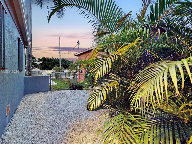 421 SW 8th Ave, Homestead FL 33030