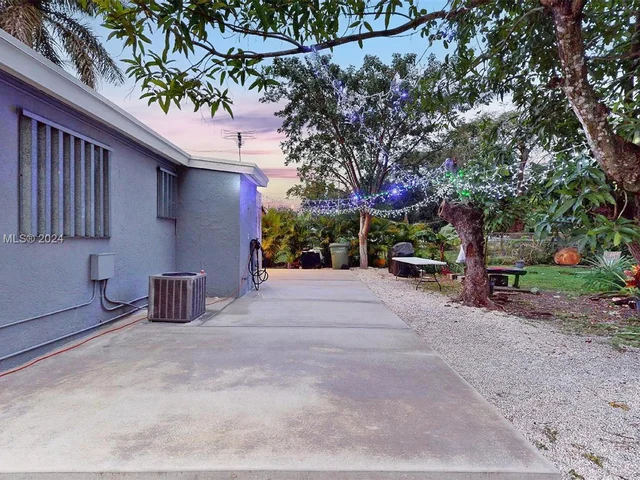 421 SW 8th Ave, Homestead FL 33030